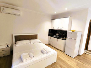 Hola Rooms